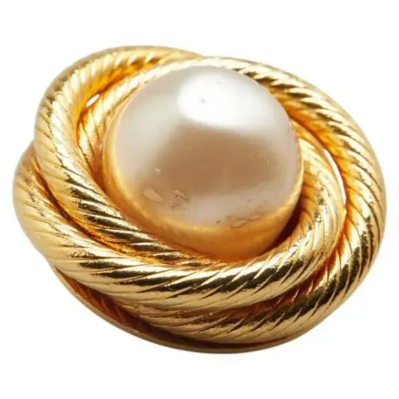 Chanel Vintage Earrings Pearl Gold-Tone #209420C45B - Picture 4 of 6